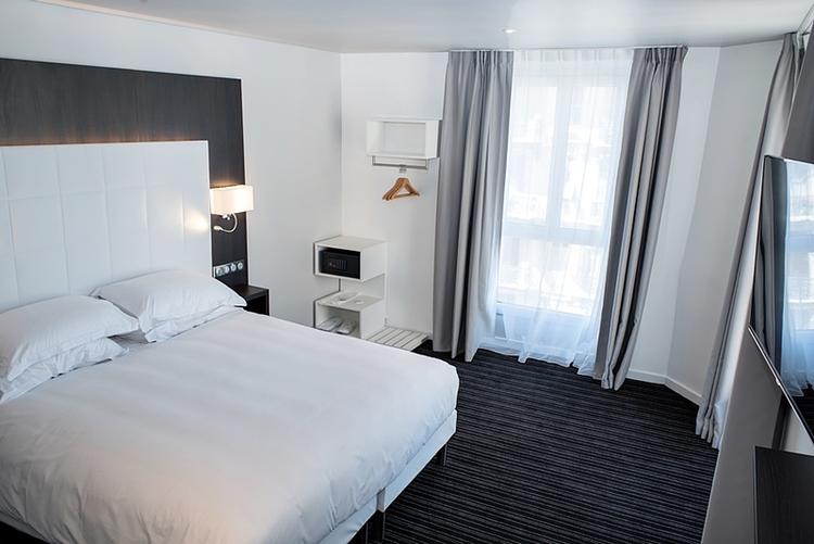 64 Nice Hotel