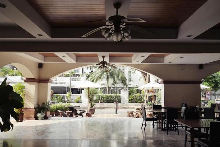 Mike Beach Resort