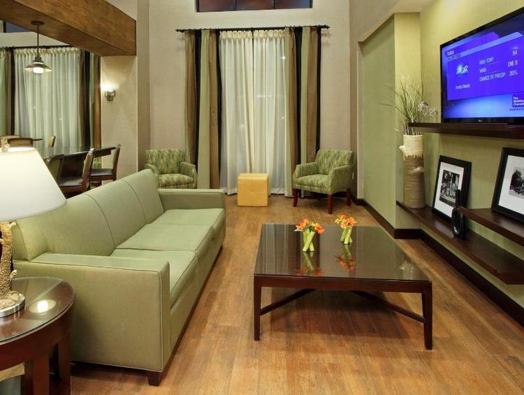 Hampton Inn & Suites Alexandria
