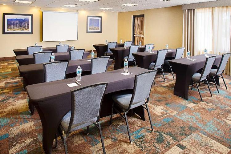 Hampton Inn & Suites Lancaster