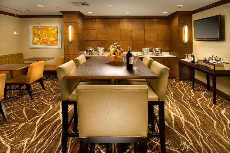 DoubleTree by Hilton Hotel Sterling Dulles