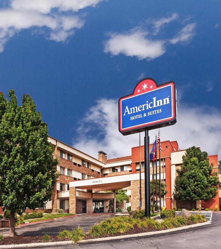 AmericInn by Wyndham Omaha