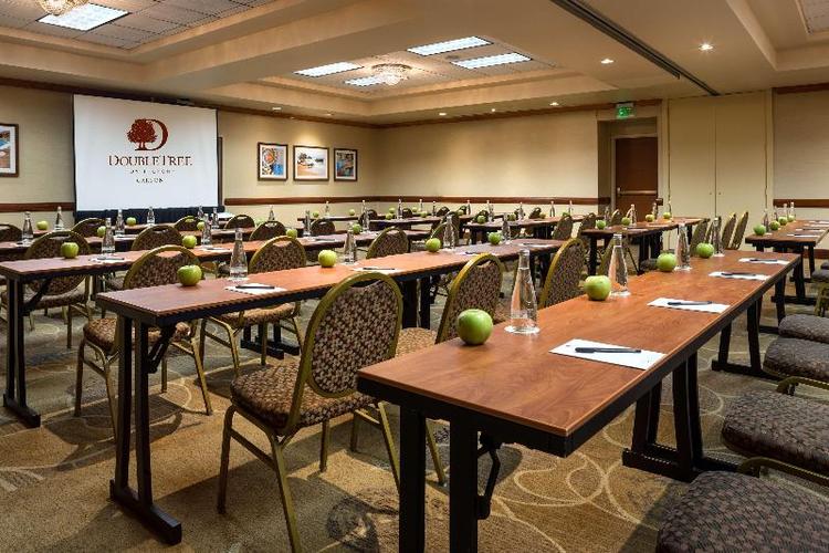 DoubleTree by Hilton Hotel Carson