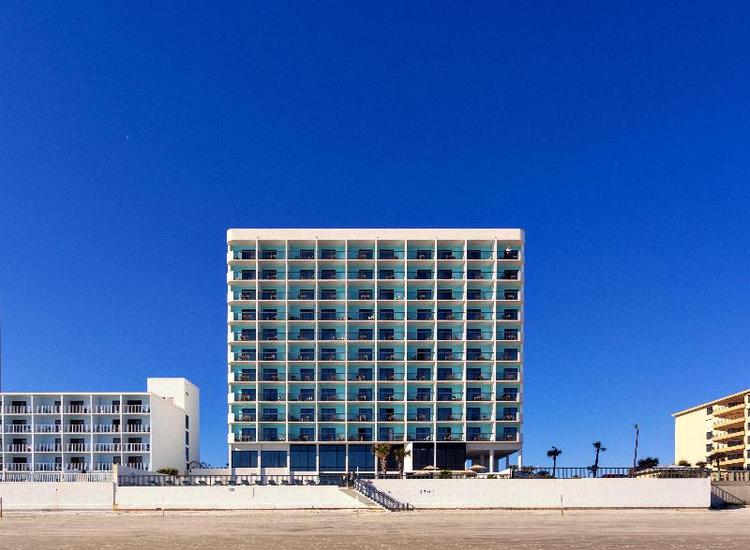 Holiday Inn Express & Suites Oceanfront