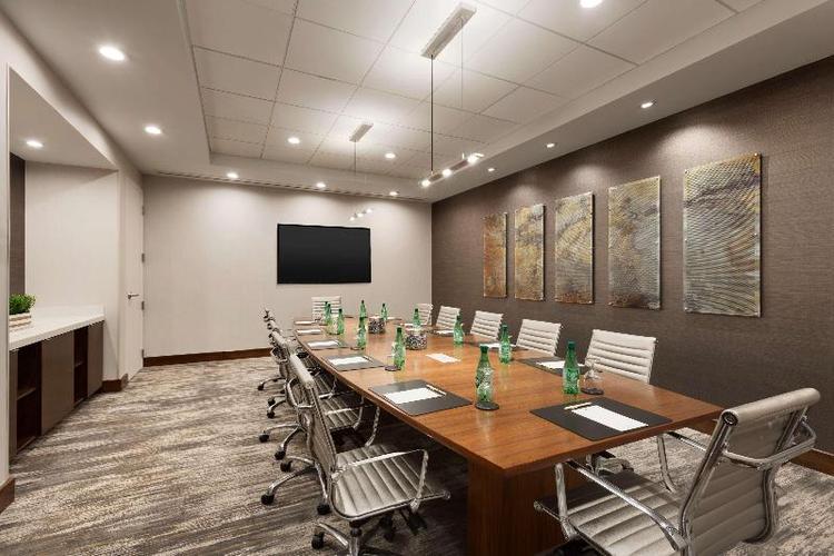 DoubleTree by Hilton Hotel Hartford - Bradley