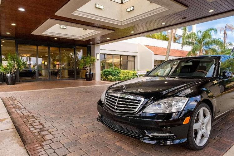 Hilton Palm Beach Airport