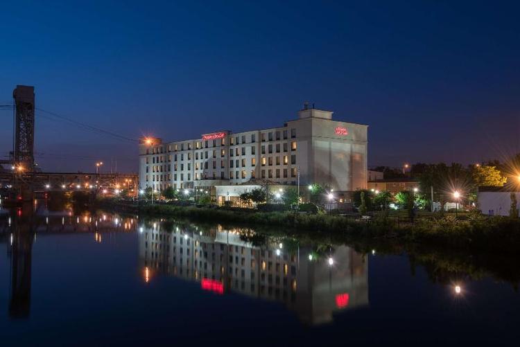 Hampton Inn & Suites Newark-Harrison-Riverwalk