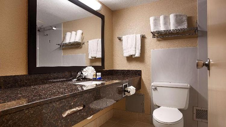 Rock Island Inn & Suites Marshalltown