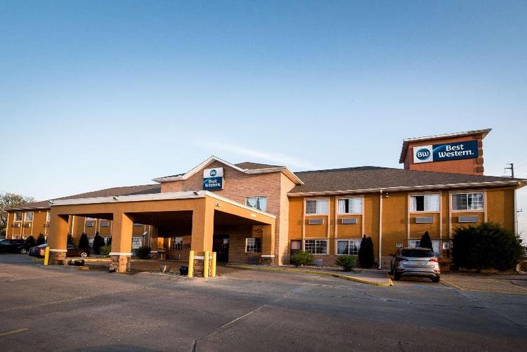 SureStay Plus by Best Western Topeka Northwest