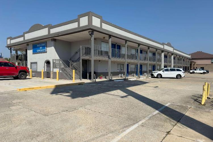 Days Inn by Wyndham Gonzales