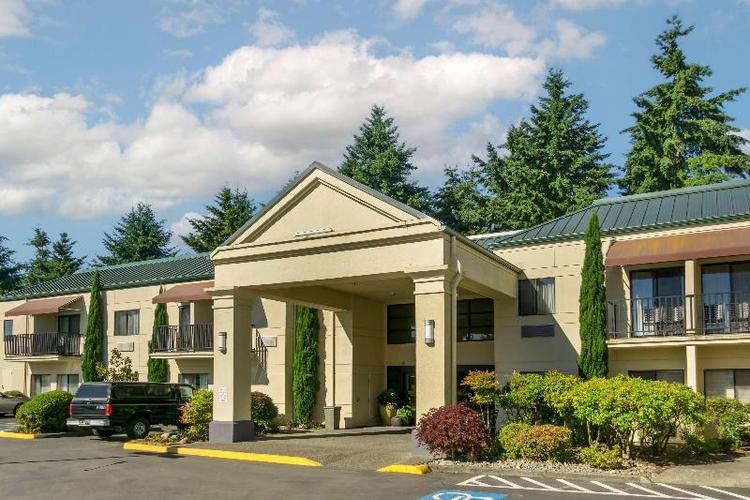 Best Western Plus Plaza By The Green