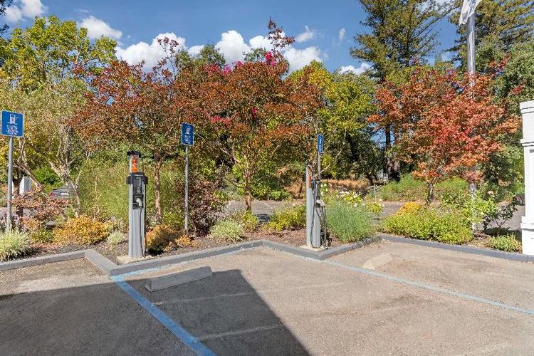 Best Western Dry Creek Inn