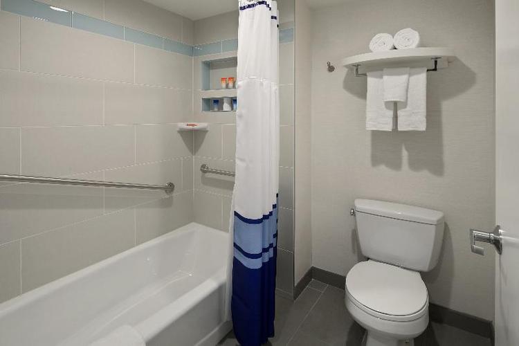 Tropicana Inn & Suites