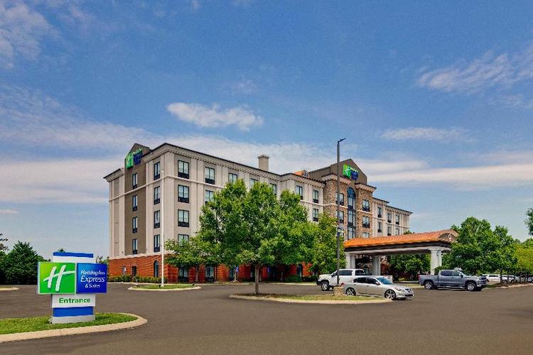 Holiday Inn Express & Suites Nashville-Opryland
