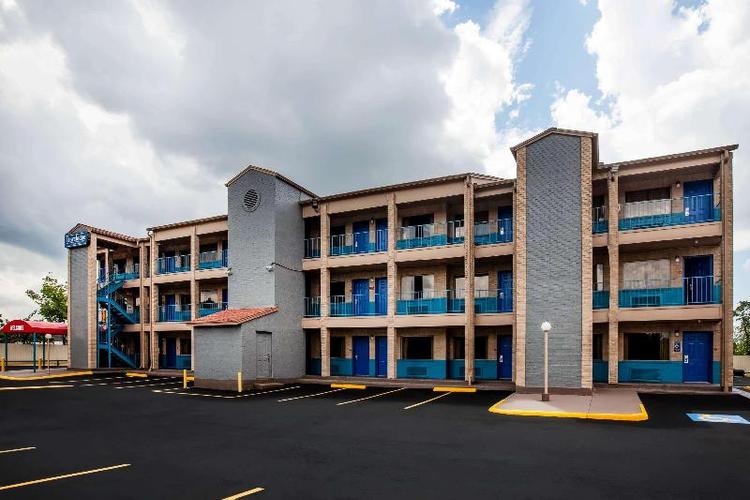 Travelodge by Wyndham Houston Hobby Airport