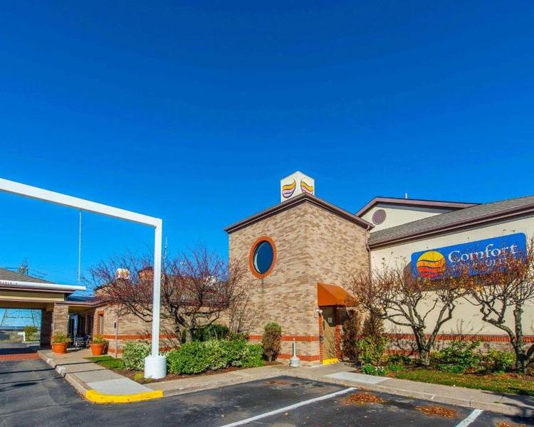 Comfort Inn & Suites Erie - Splash Harbor Indoor W