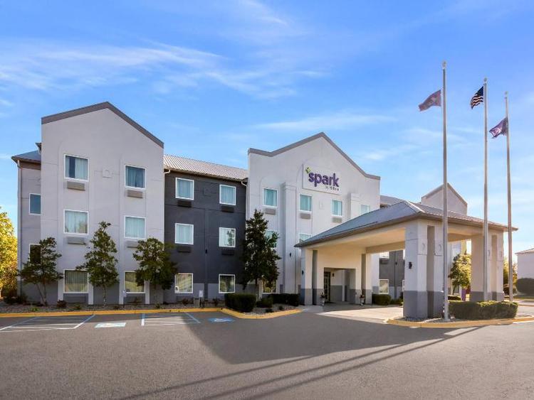 Quality Suites La Grange