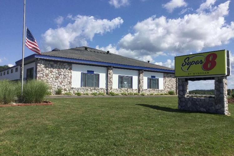 Super 8 by Wyndham Petoskey