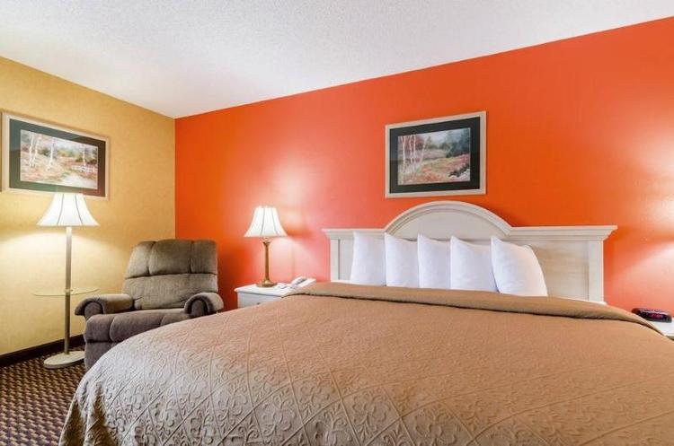 Quality Inn & Suites Manhattan Area