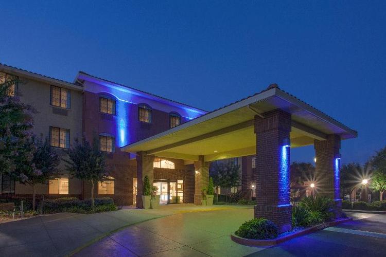 Holiday Inn Express & Suites Davis-University Area