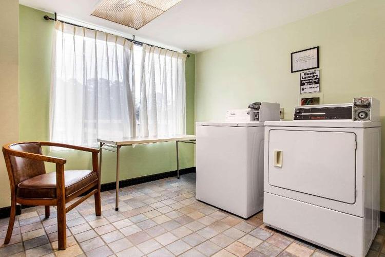 Comfort Suites Wilmington near Downtown