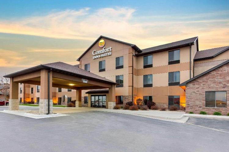 Comfort Inn & Suites Mitchell Area