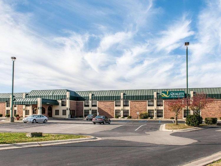 Quality Inn & Suites Shelbyville I-74