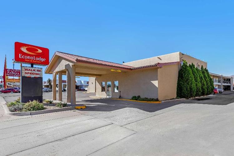 Econo Lodge  Inn & Suites Socorro