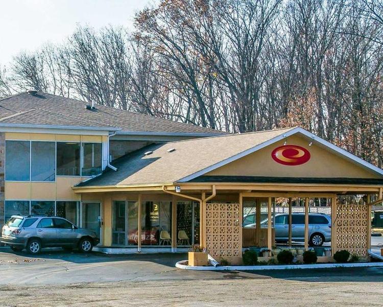 Econo Lodge Inn & Suites Warren