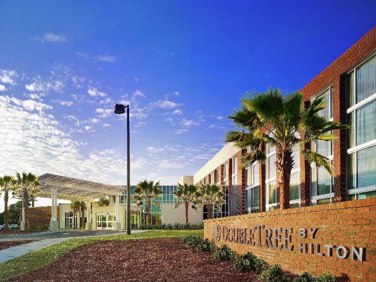 DoubleTree by Hilton Hotel & Suites Charleston Ai