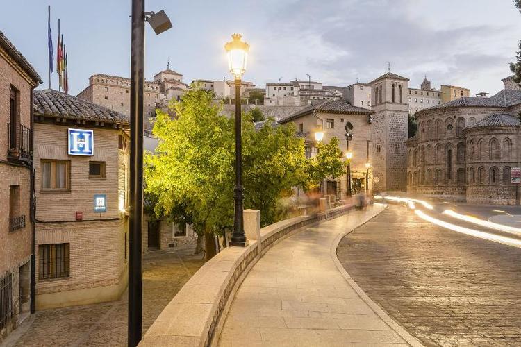 YIT Puerta Bisagra