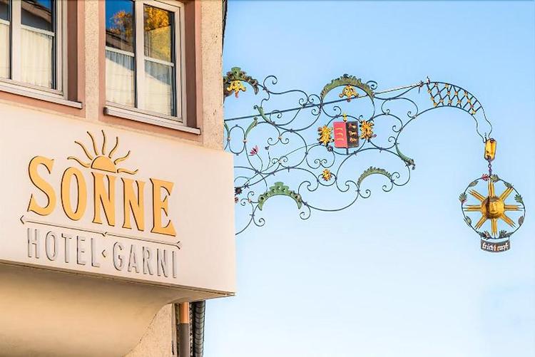 Sonne Garni