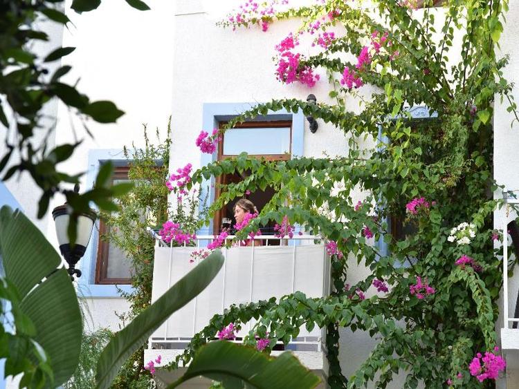 Manuela Hotel