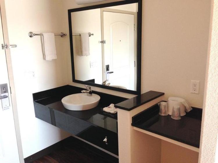 Motel 6 Oceanside Marina