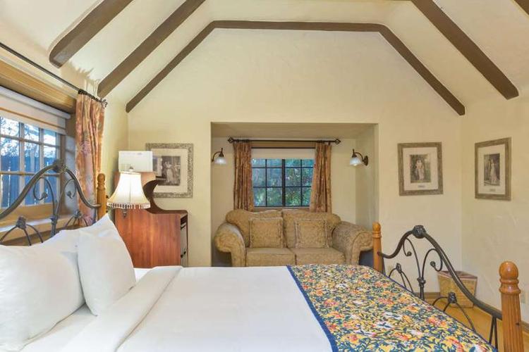 Wyndham Garden Ventura Pierpont Inn