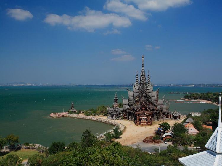 Pattaya Modus Beachfront Resort