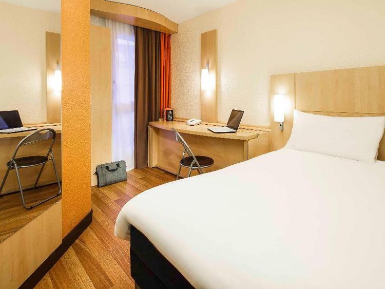 Ibis Versailles Château