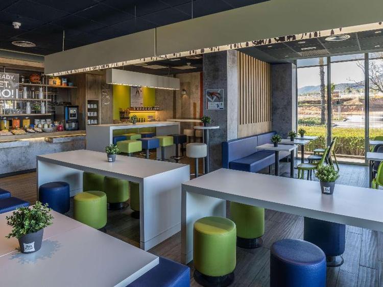 Ibis Styles Laval Centre Gare
