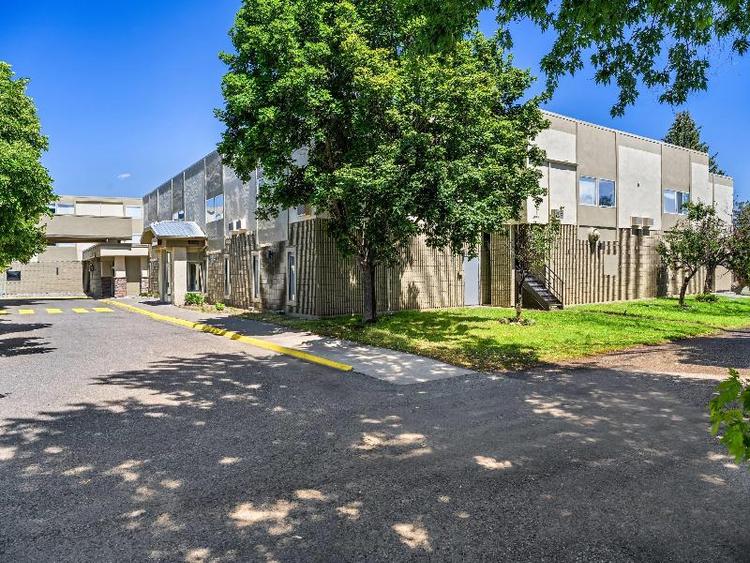 Yellowstone Park Inn & Suites