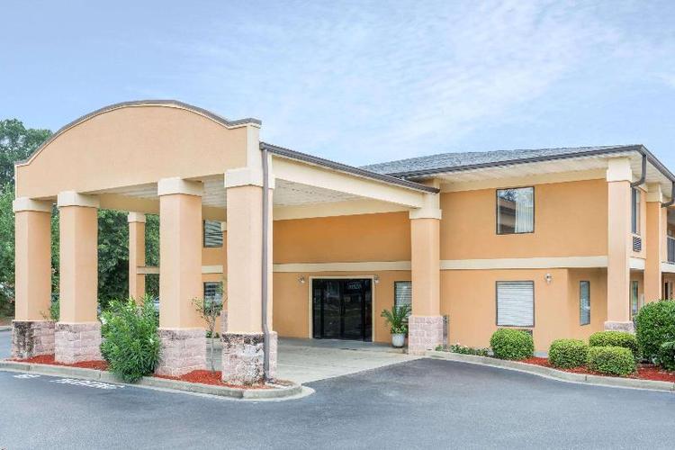 Days Inn by Wyndham Blythewood North Columbia