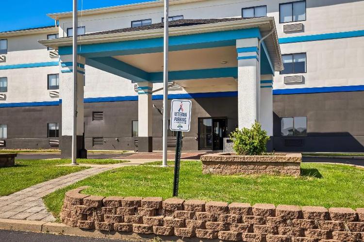 Days Inn by Wyndham Collinsville