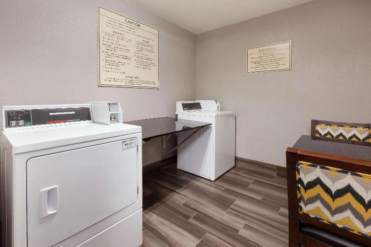 La Quinta Inn Detroit Utica