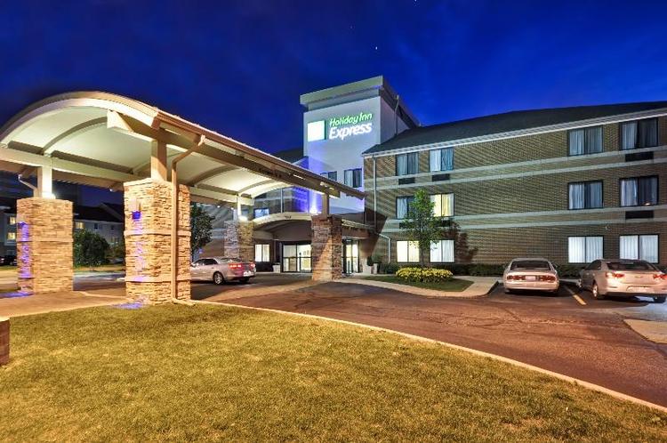 Holiday Inn Express Romulus / Detroit Airport