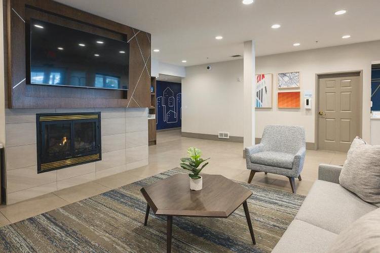 Holiday Inn Express & Suites Marquette