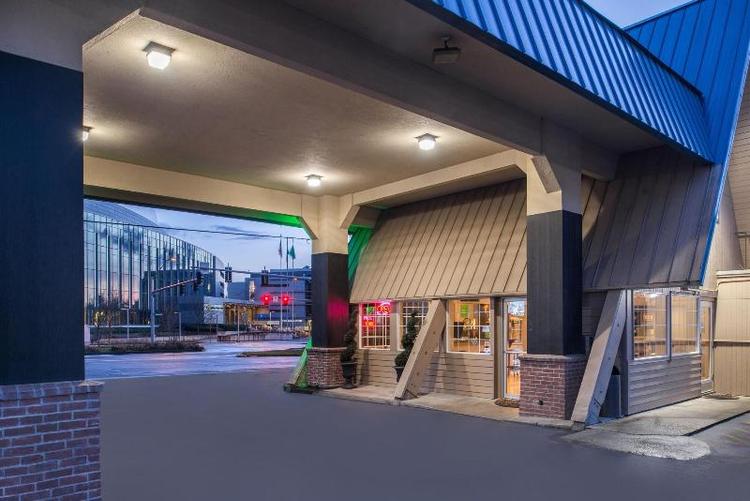 University Inn & Suites