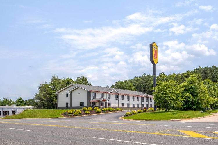 Super 8 by Wyndham Farmville