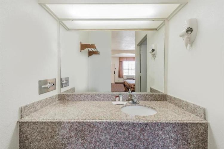 Americas Best Value Inn & Suites-Fort Worth South