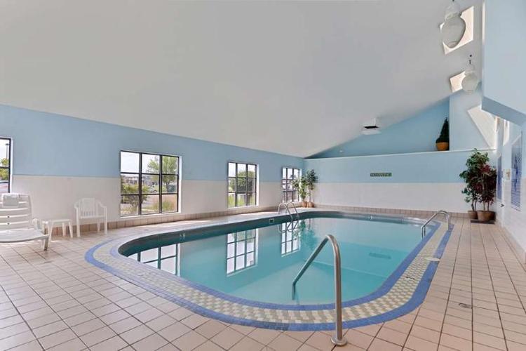 Country Inn & Suites By Radisson Fargo