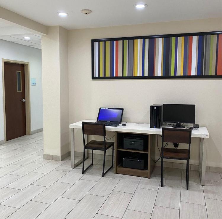 Holiday Inn Express & Suites Hope Mills