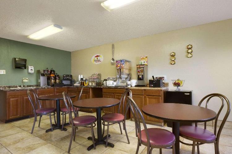 Super 8 by Wyndham Huntsville Alabama